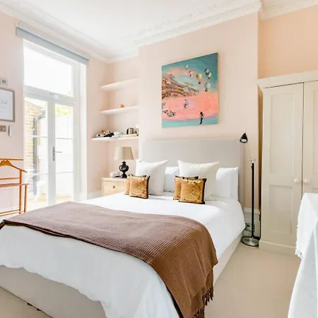 Luxury King-Bed Ensuite With Quiet Private Patio
